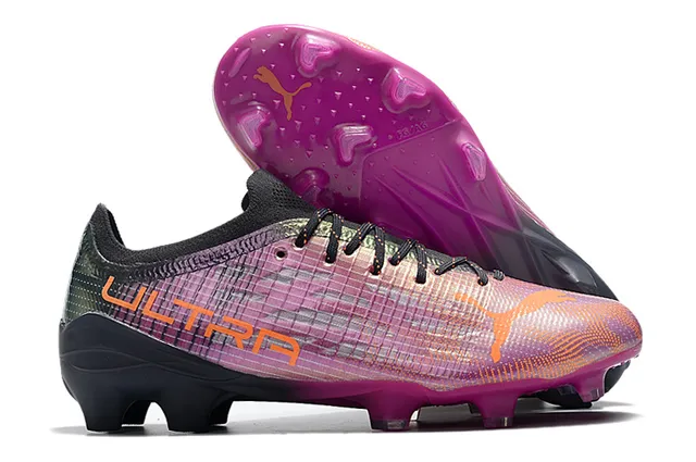 Puma Ultra Chaussures de football à semelle ferme, upper en knit à coupe basse, impression florale de fleur de cerisier en blanc et rose 9