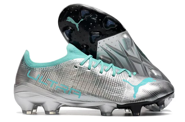 Puma Ultra Chaussures de football à semelle ferme, upper en knit à coupe basse, impression florale de fleur de cerisier en blanc et rose 16