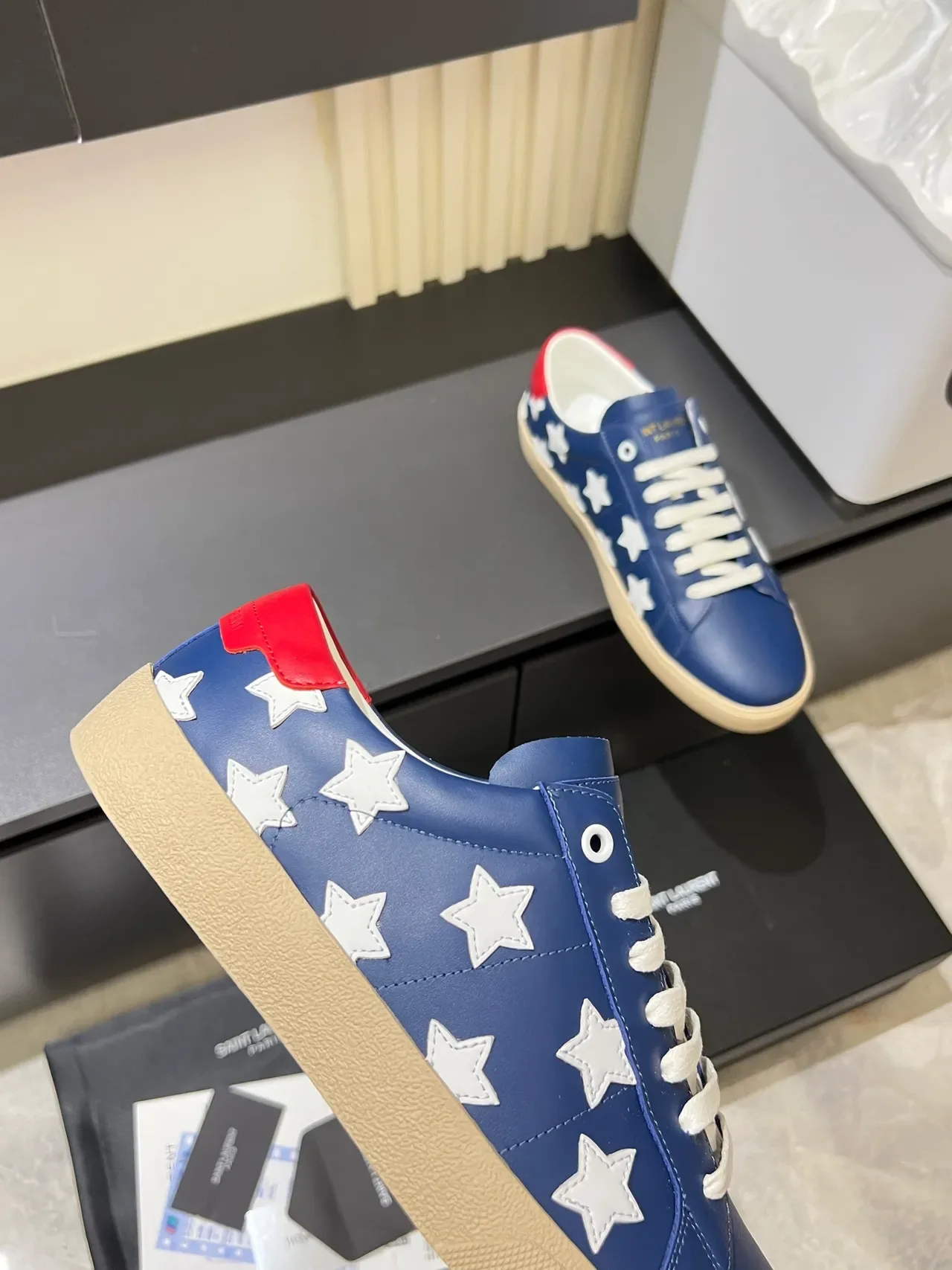 Saint Laurent 蓝红皮革鞋面星形刺绣图案生活方式运动鞋 3