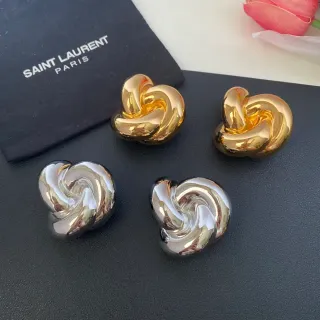 Saint Laurent Knot चमकदार सोना और चांदी मूर्तिकला कानफूल