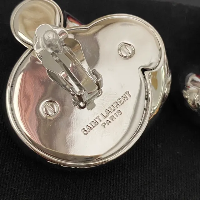Saint Laurent Knot চকচকে সোনা এবং রূপা স্কাল্পচারাল কানের দুল 5