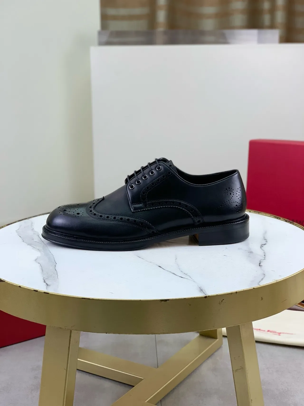 Salvatore Ferragamo Noir Brogue à aile complète 5