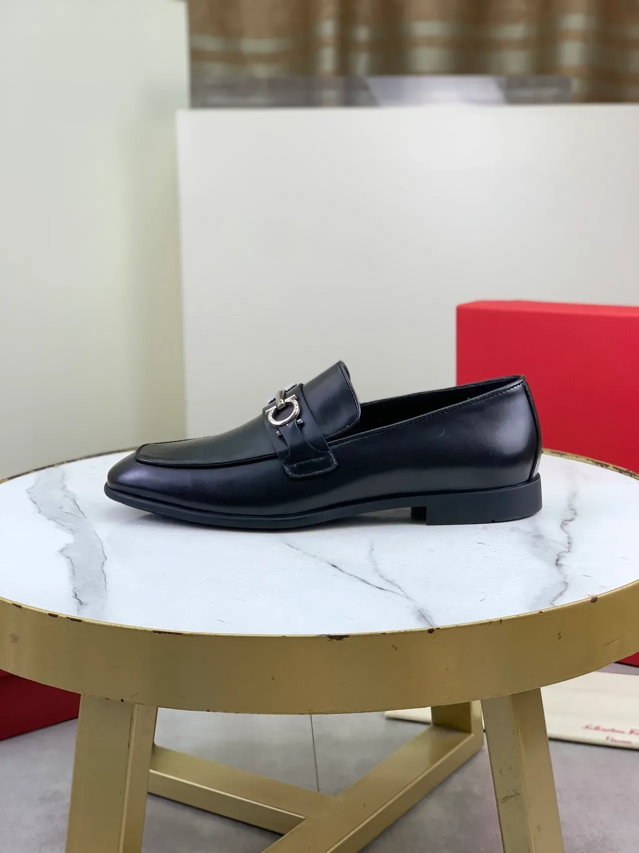 Salvatore Ferragamo Gancini Mocasines de Cuero Negro Punta Cuadrada 5