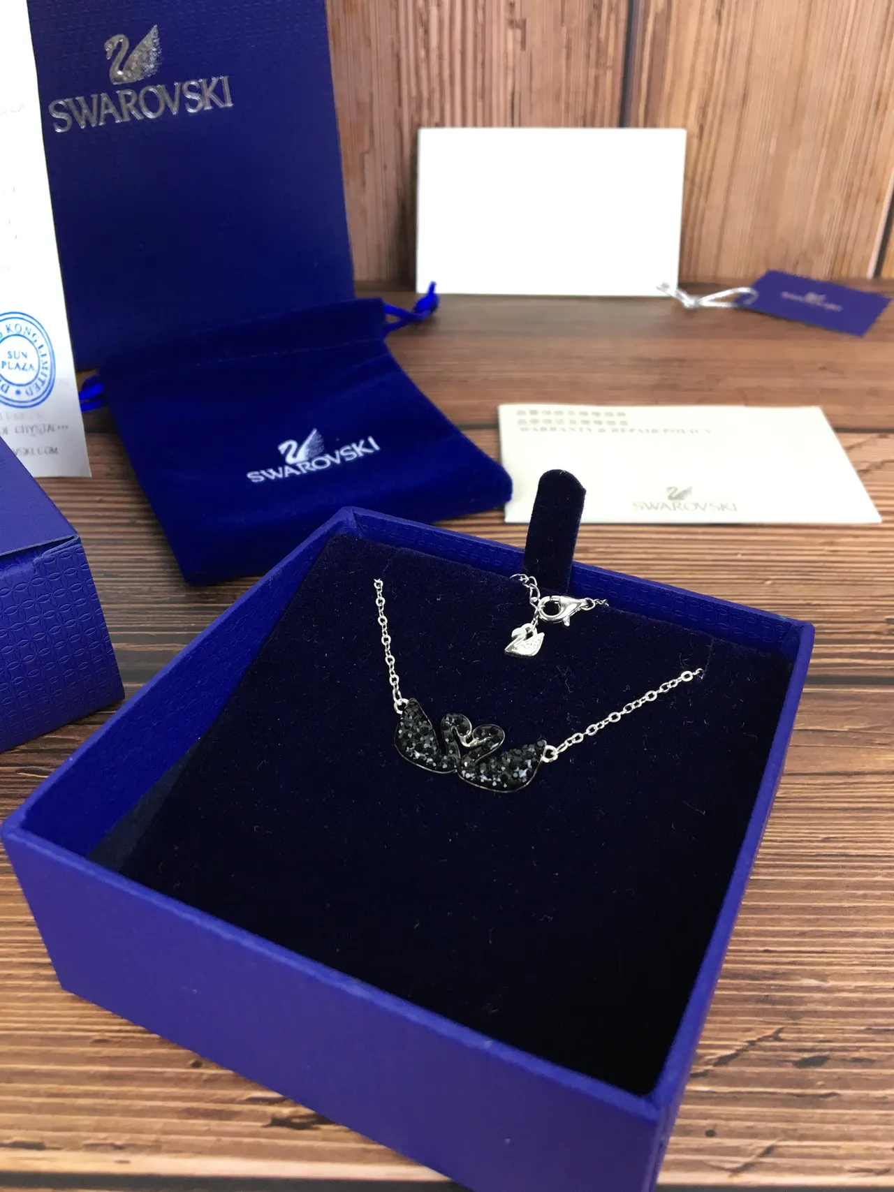 Swarovski Swan Collar de colgante de cristal Pavé negro 5