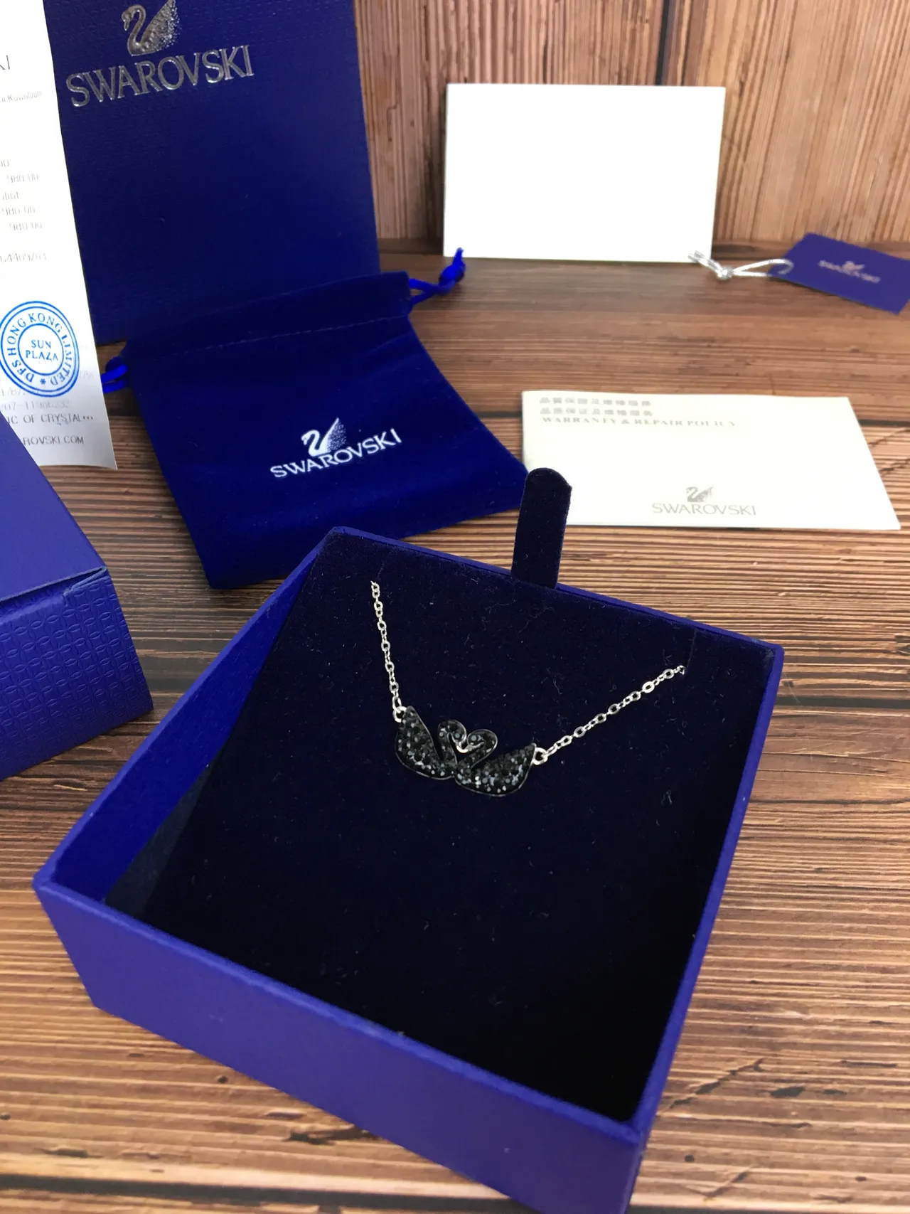 Swarovski Swan Collar de colgante de cristal Pavé negro 6