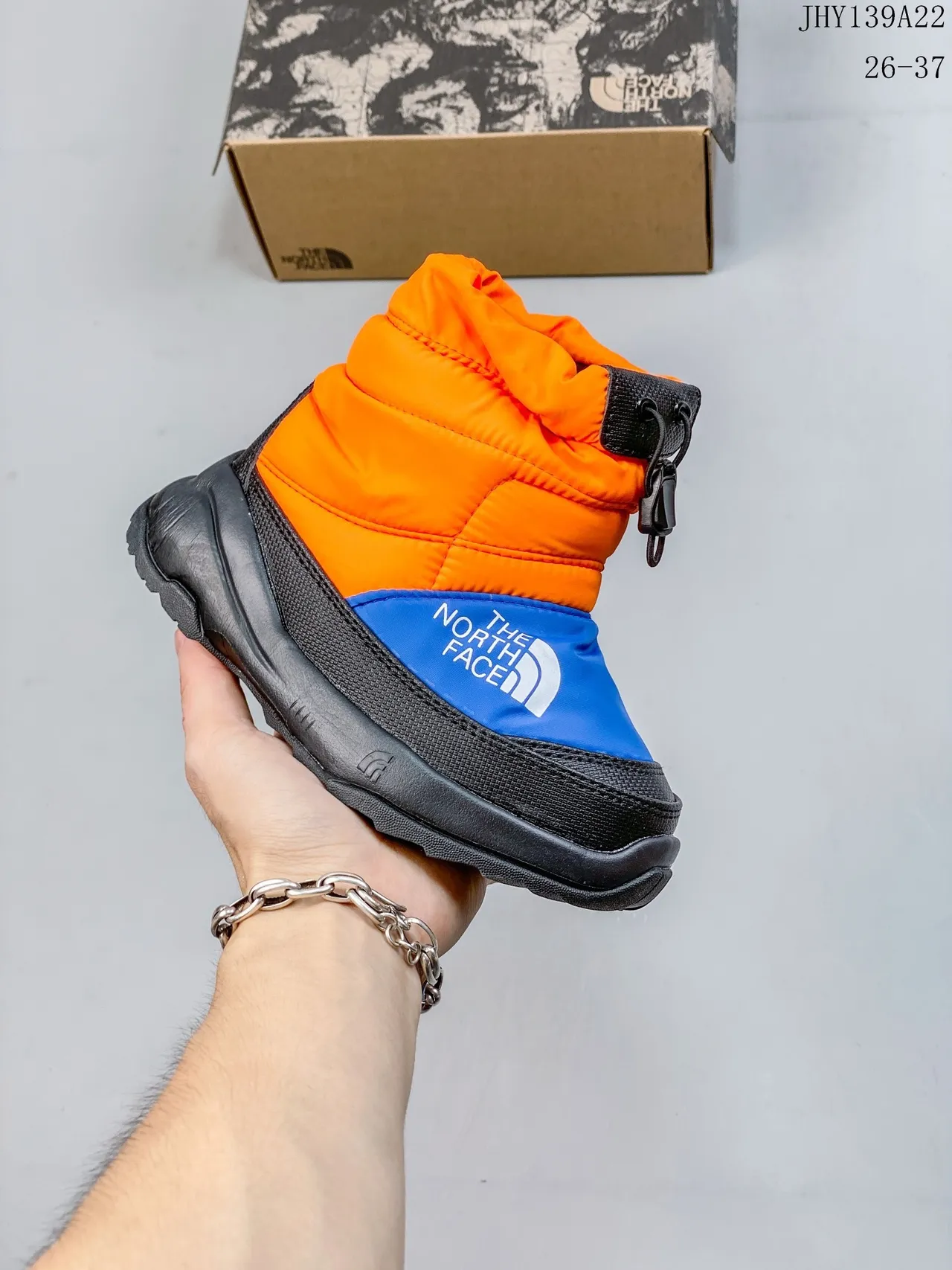The North Face 儿童 Nuptse Boot 紫色黑色雪靴 3