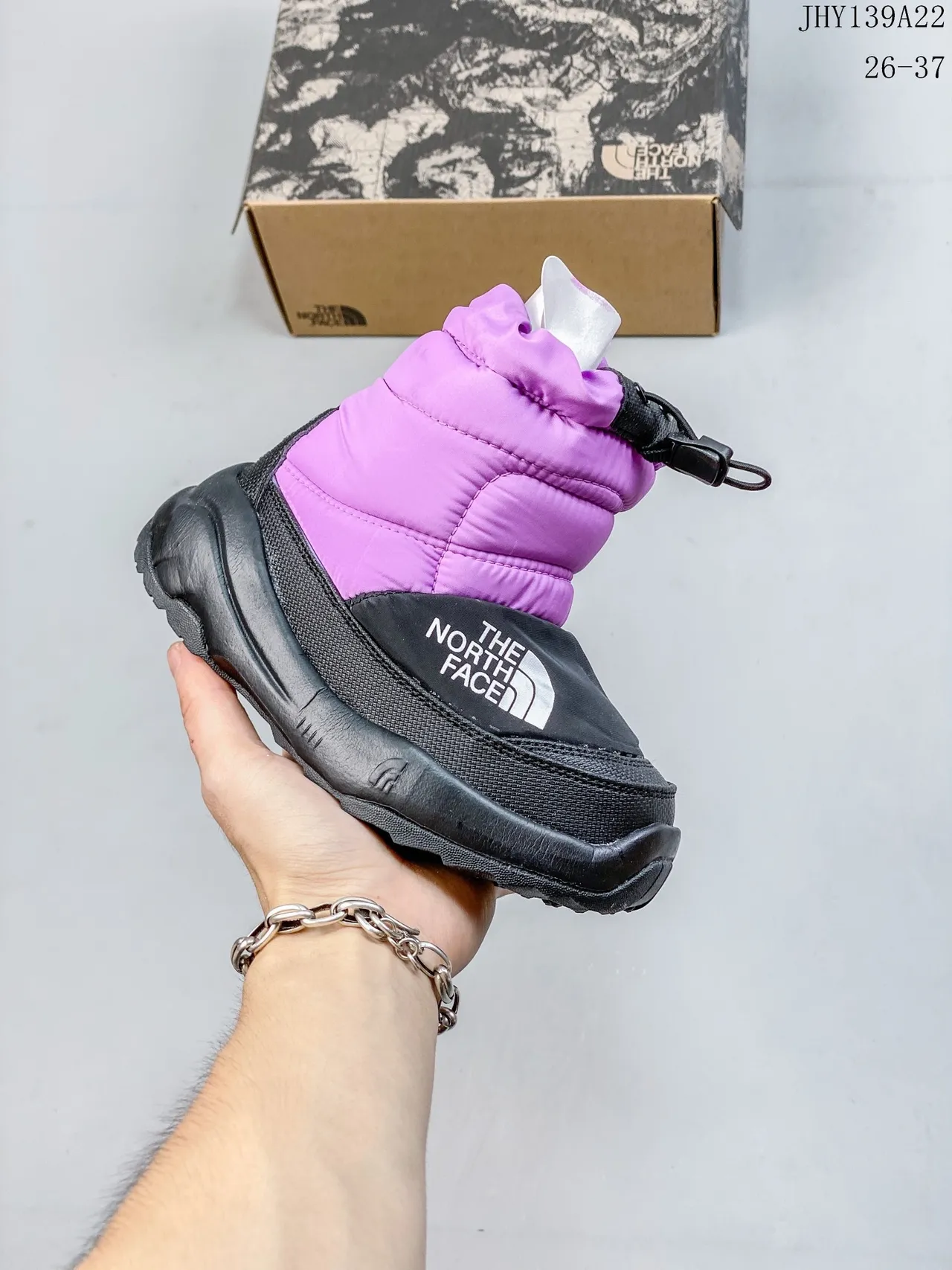 The North Face 儿童 Nuptse Boot 紫色黑色雪靴 4