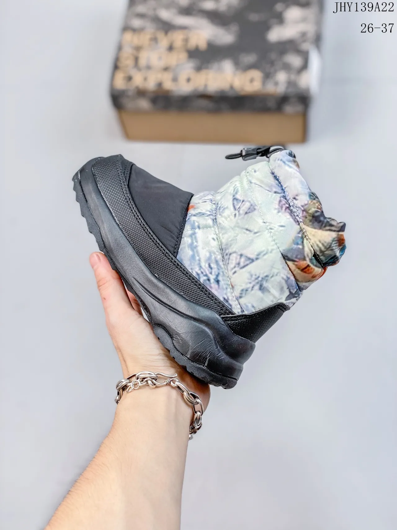 The North Face 儿童 Nuptse Boot 紫色黑色雪靴 13
