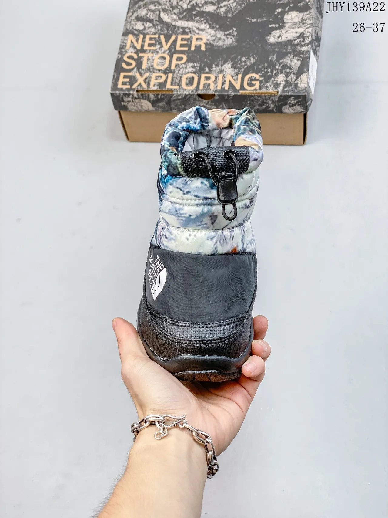 The North Face 儿童 Nuptse Boot 紫色黑色雪靴 14
