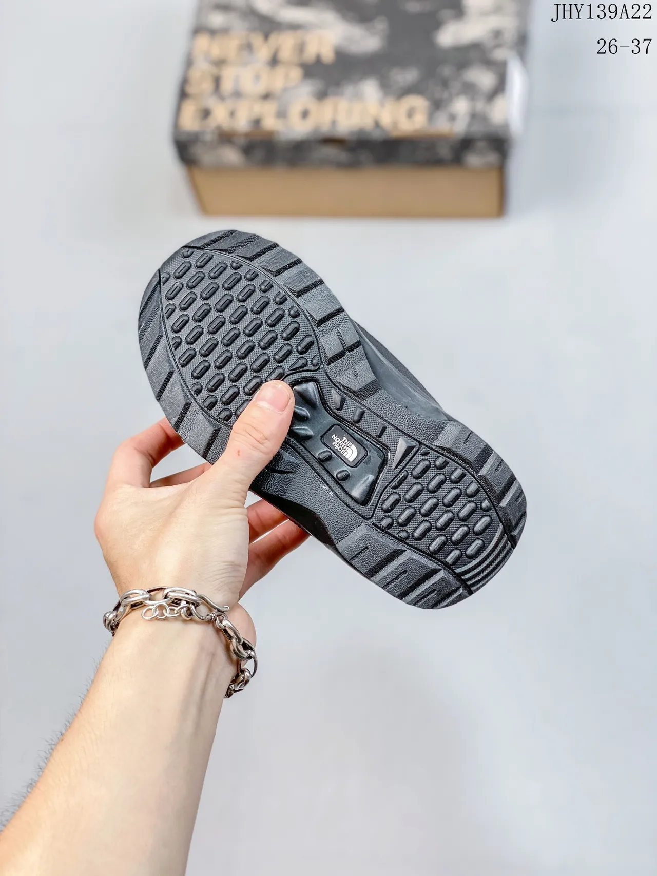 The North Face 儿童 Nuptse Boot 紫色黑色雪靴 15