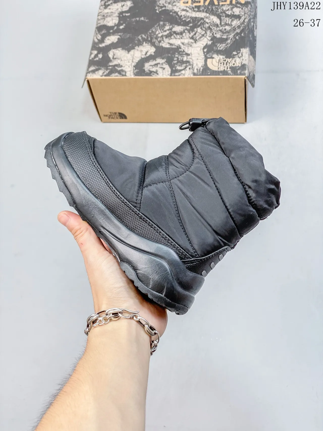 The North Face 儿童 Nuptse Boot 紫色黑色雪靴 23