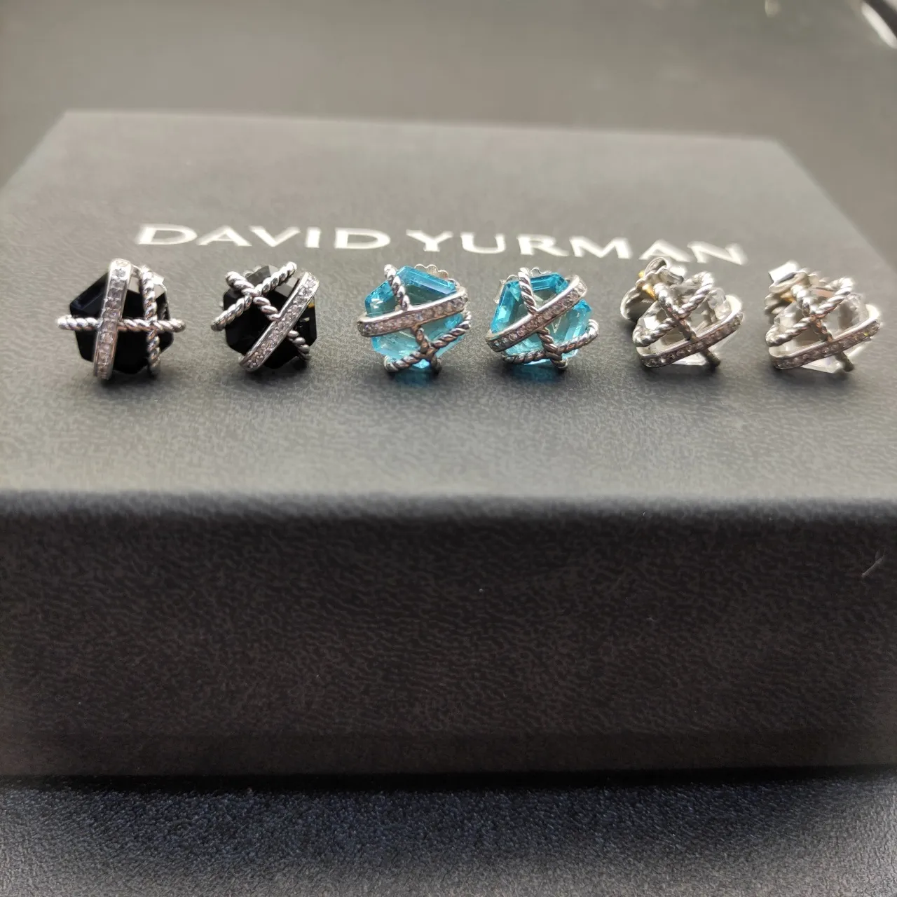 Tiffany & Co. HardWear Aretes con perno de Gema Azul y Diamante 2