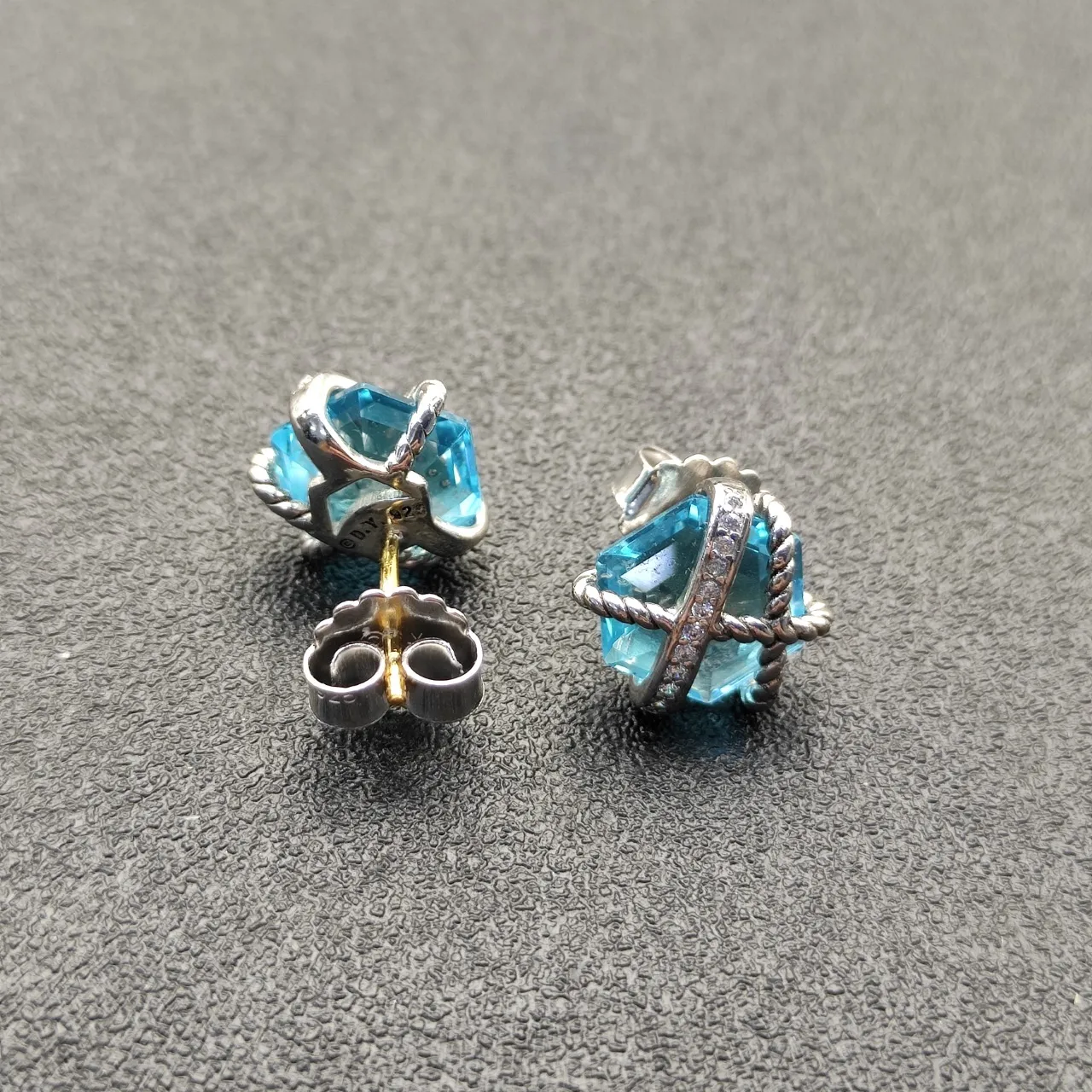 Tiffany & Co. HardWear Aretes con perno de Gema Azul y Diamante 4
