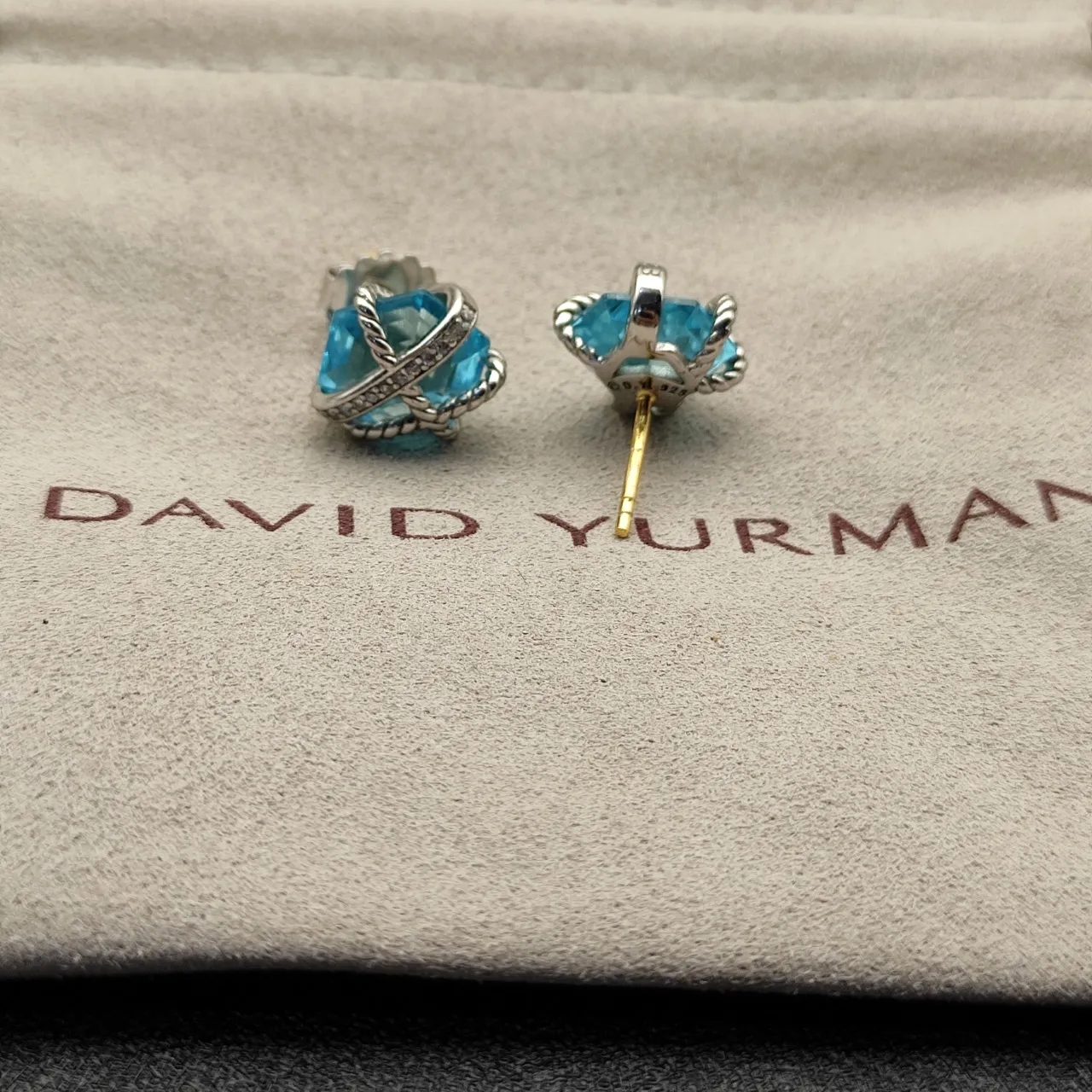 Tiffany & Co. HardWear Aretes con perno de Gema Azul y Diamante 8