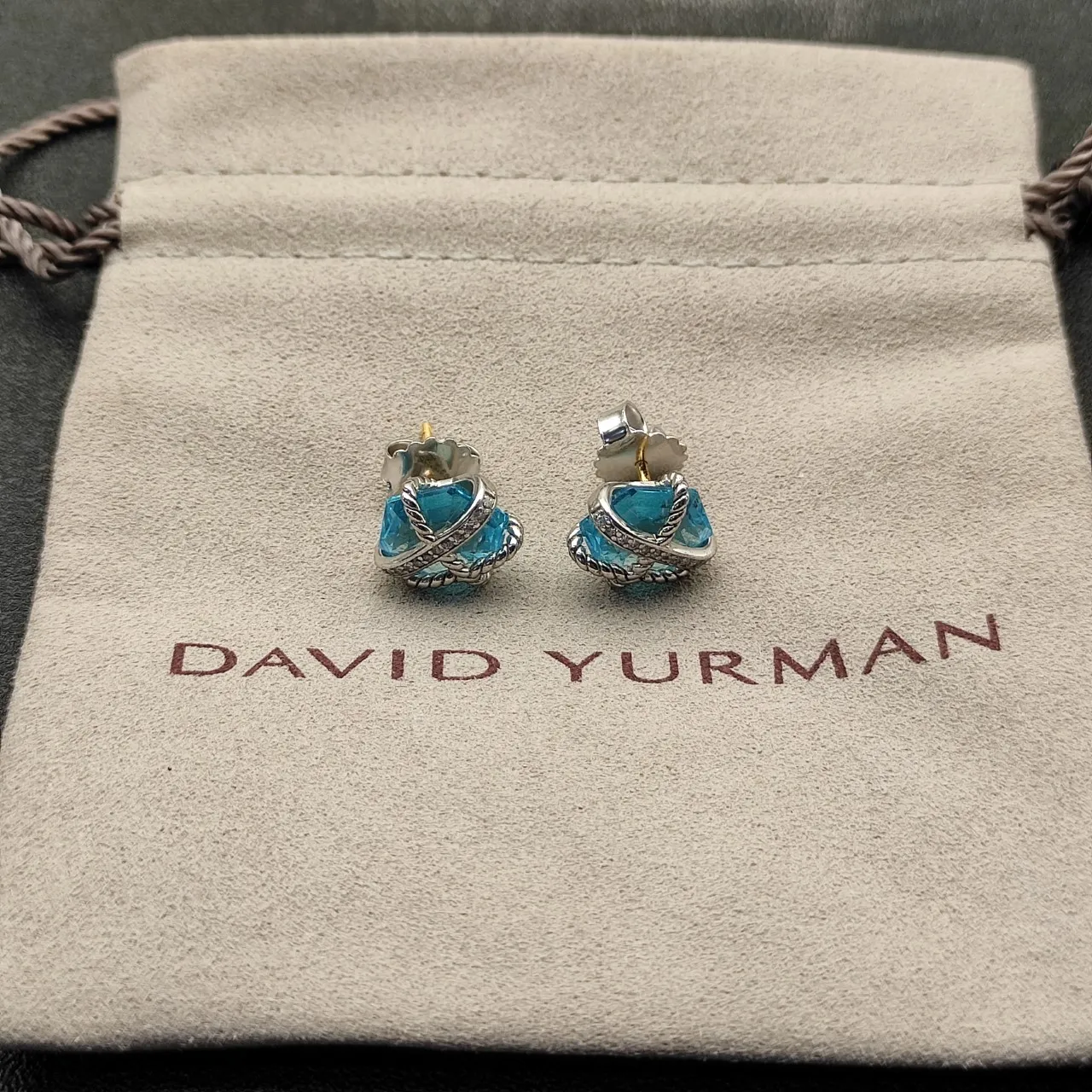 Tiffany & Co. HardWear Aretes con perno de Gema Azul y Diamante 9