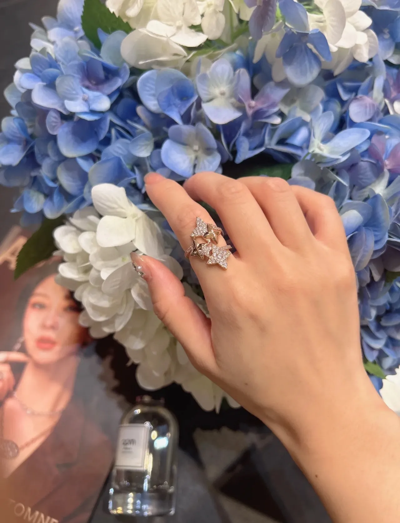 Tiffany & Co. नीला सोना बहुस्तरीय तारा मोटिफ पावे-सेट स्पष्ट पत्थर अंगूठी 2