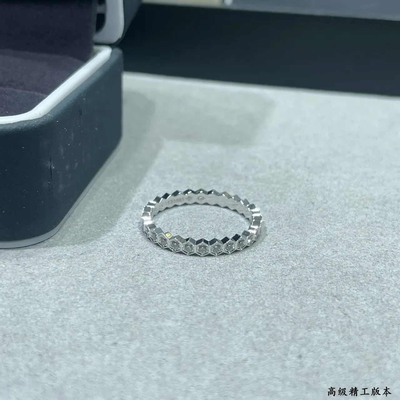 Tiffany & Co. সোনা রূপার হেক্সাগনাল হানিকম্ব ব্যান্ড পাভে-সেট ডায়মন্ডস আংটি 3