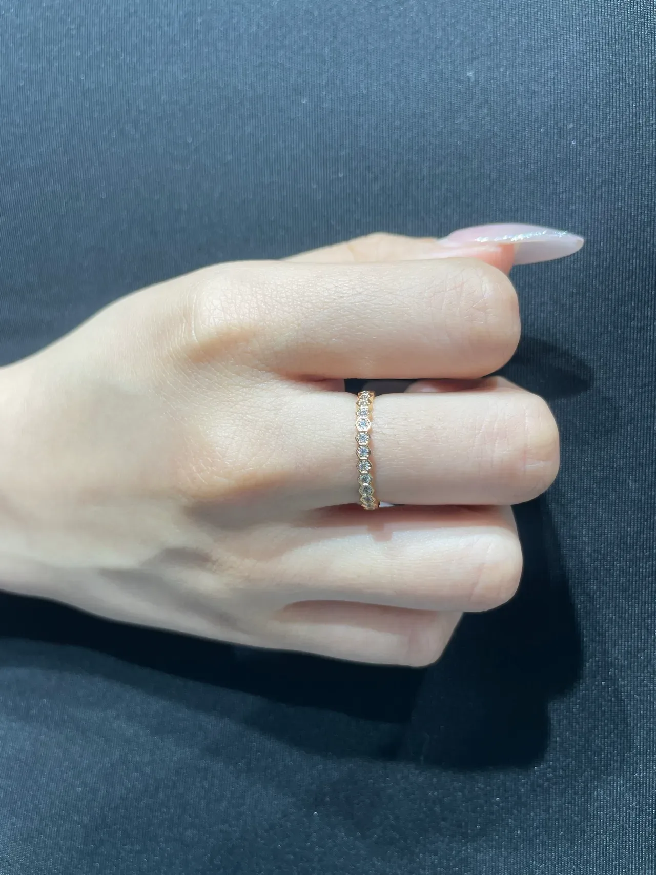 Tiffany & Co. সোনা রূপার হেক্সাগনাল হানিকম্ব ব্যান্ড পাভে-সেট ডায়মন্ডস আংটি 9