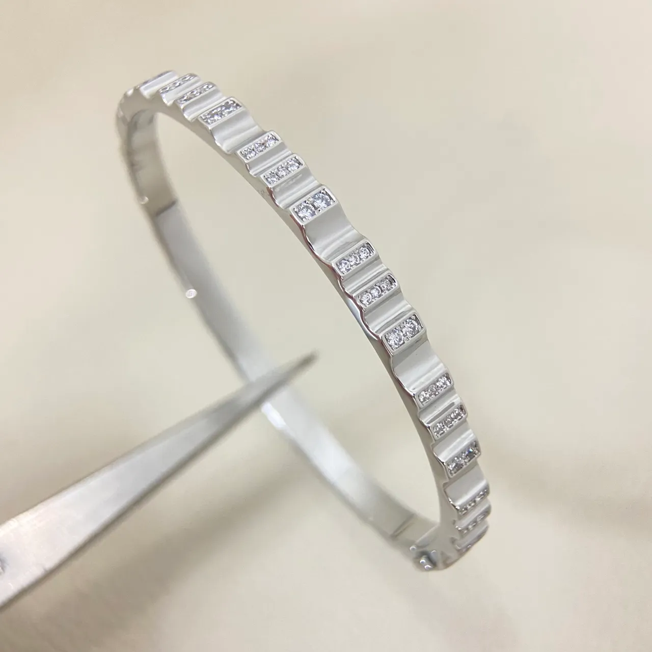 Tiffany & Co. HardWear Pavé Segment ব্যাঙ্গল 5