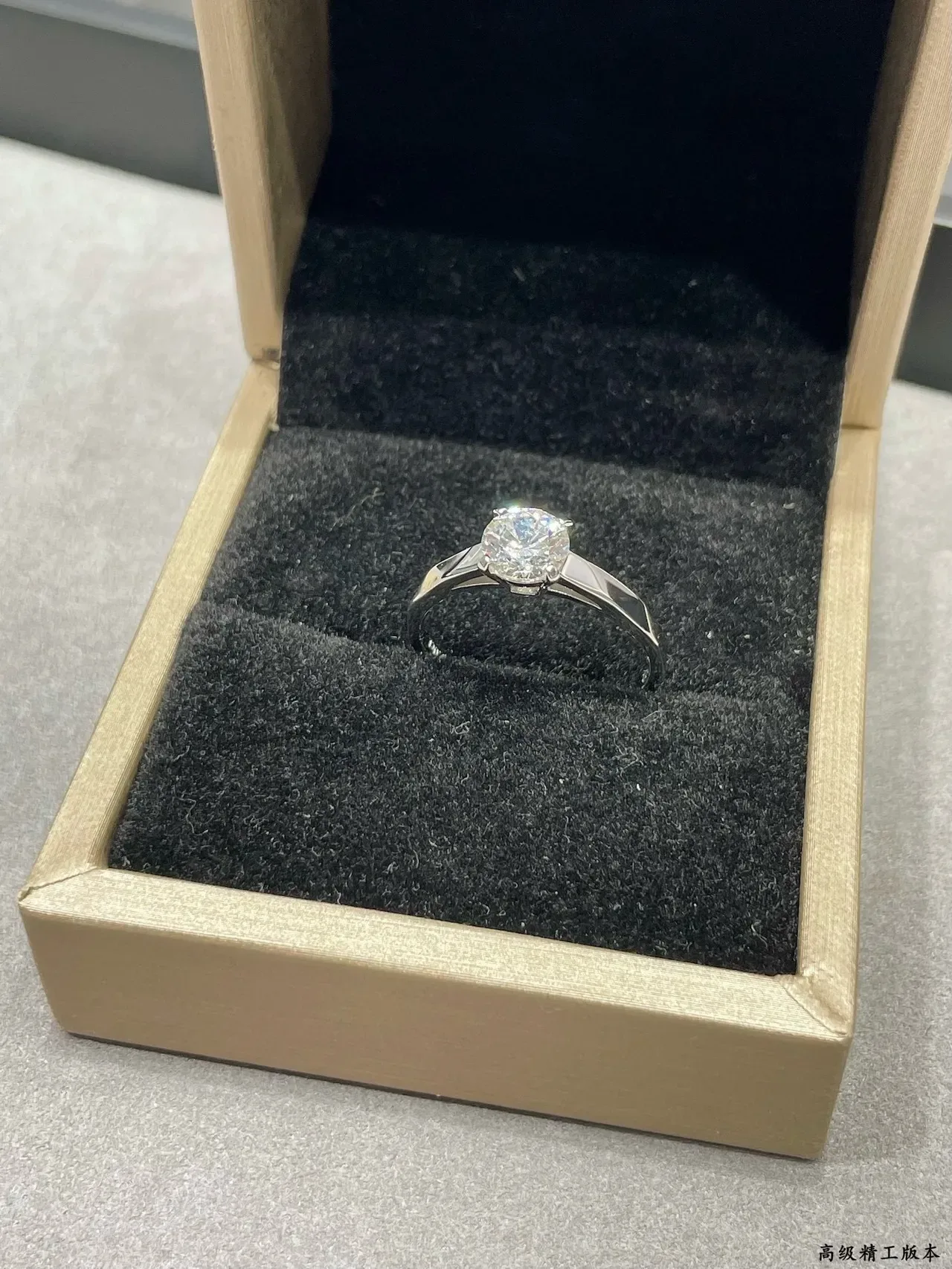 Tiffany & Co. Bague Solitaire Diamant à Coupe Ronde Brillante 8