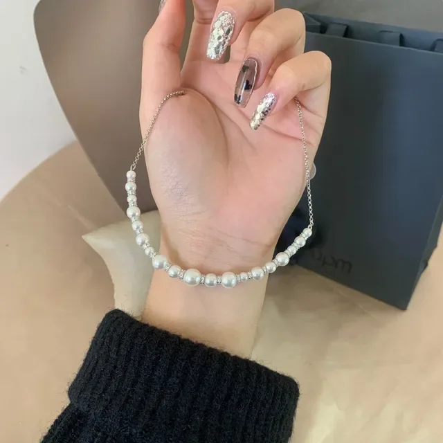 Tiffany & Co. सफेद चांदी की पतली चेन मोती और हीरा वैकल्पिक हार 4