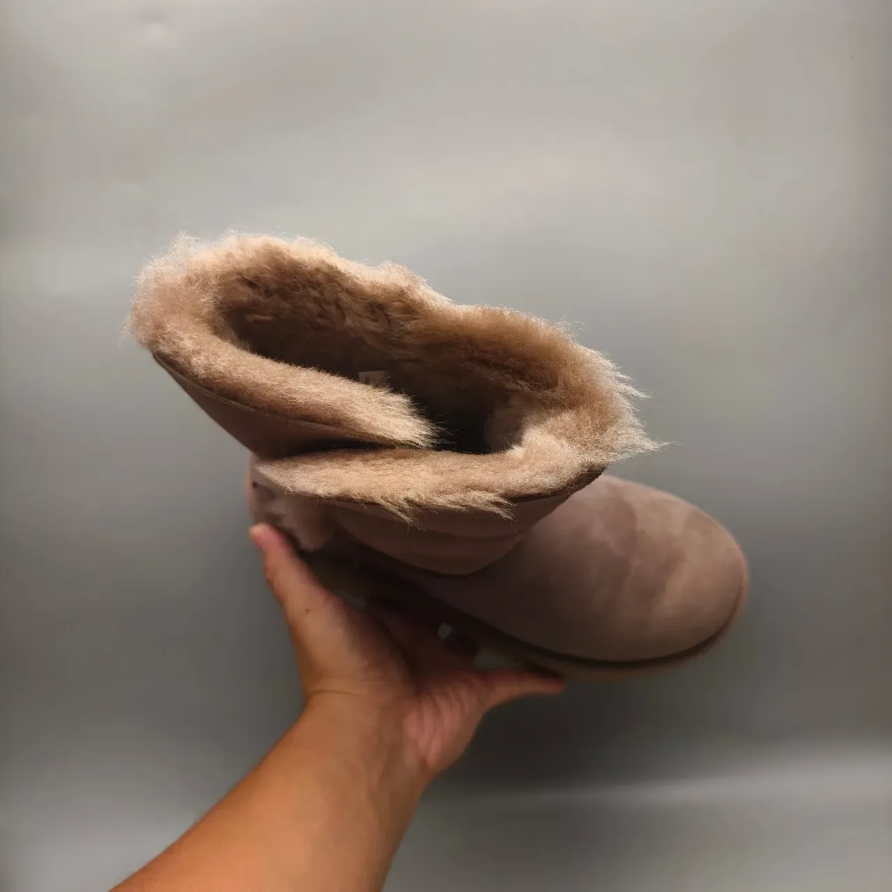 UGG বেইজ সুয়েড শিয়ারলিং লাইন্ড কাফ তুষার বুট 3