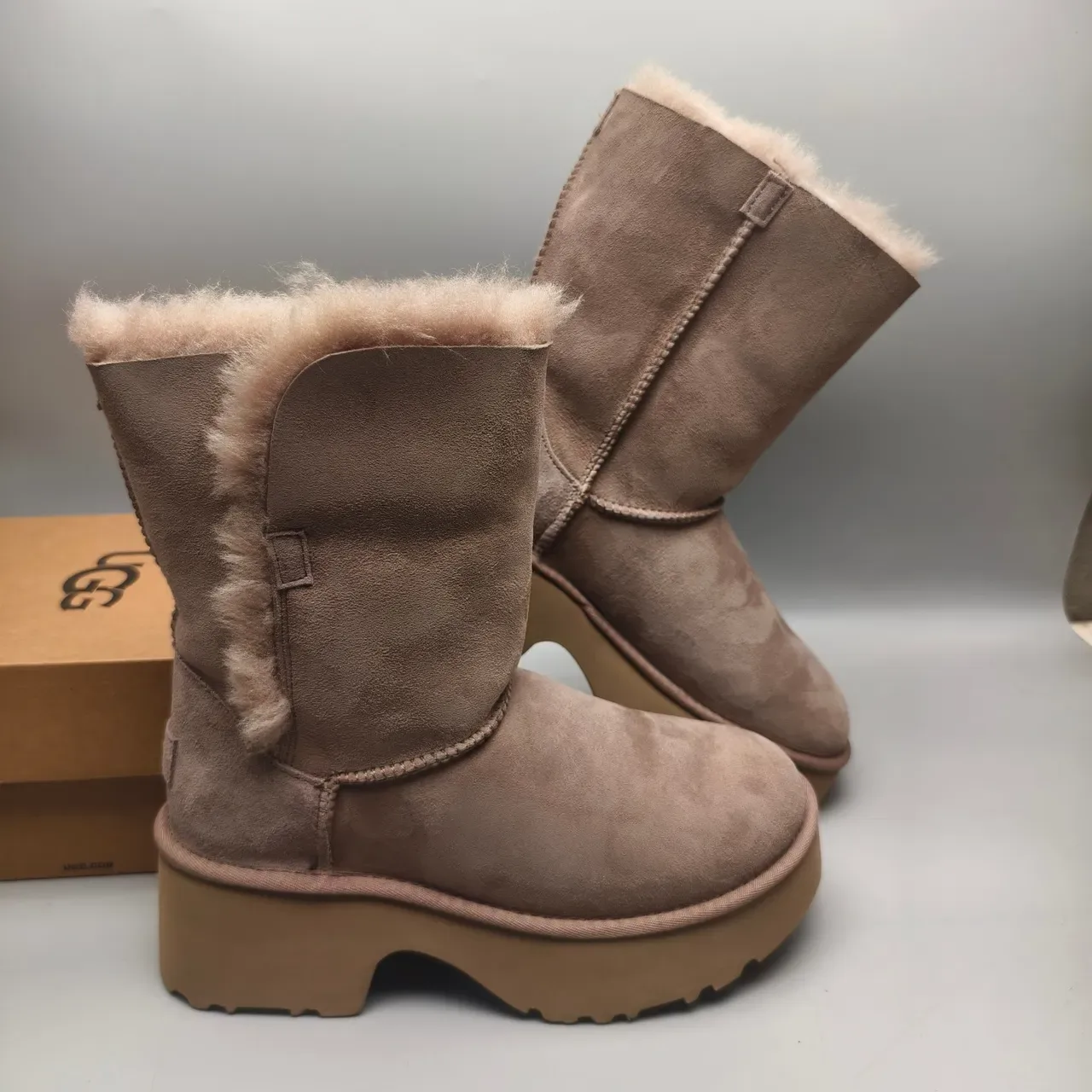 UGG বেইজ সুয়েড শিয়ারলিং লাইন্ড কাফ তুষার বুট 6