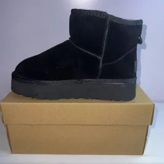 UGG 黑色平台鞋底麂皮面雪靴