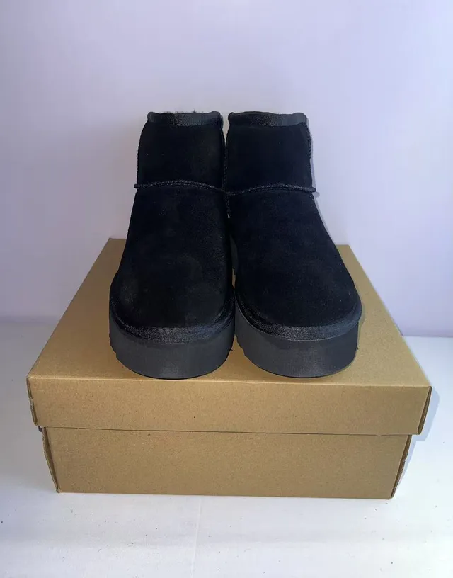 UGG 黑色平台鞋底麂皮面雪靴 6
