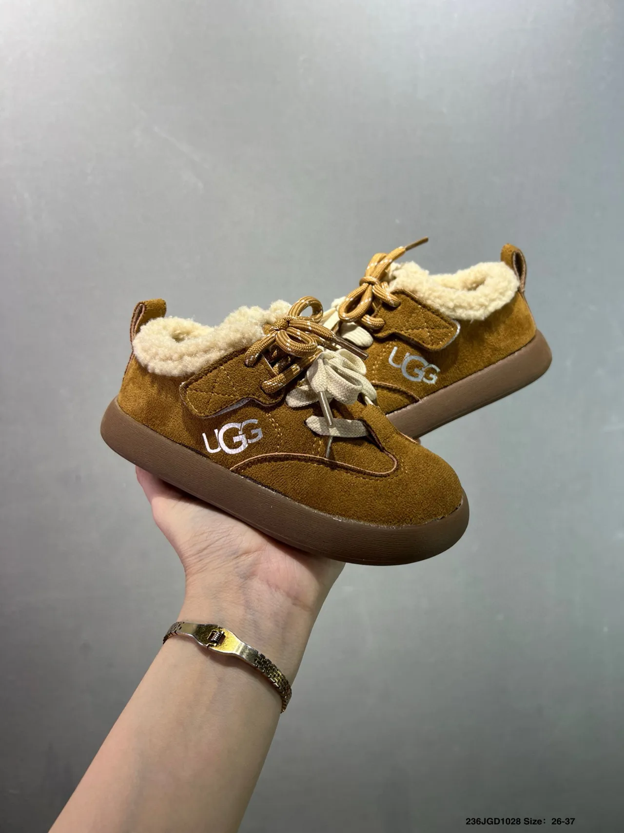 UGG 棕米色羊毛衬里麂皮鞋面乐福鞋 6