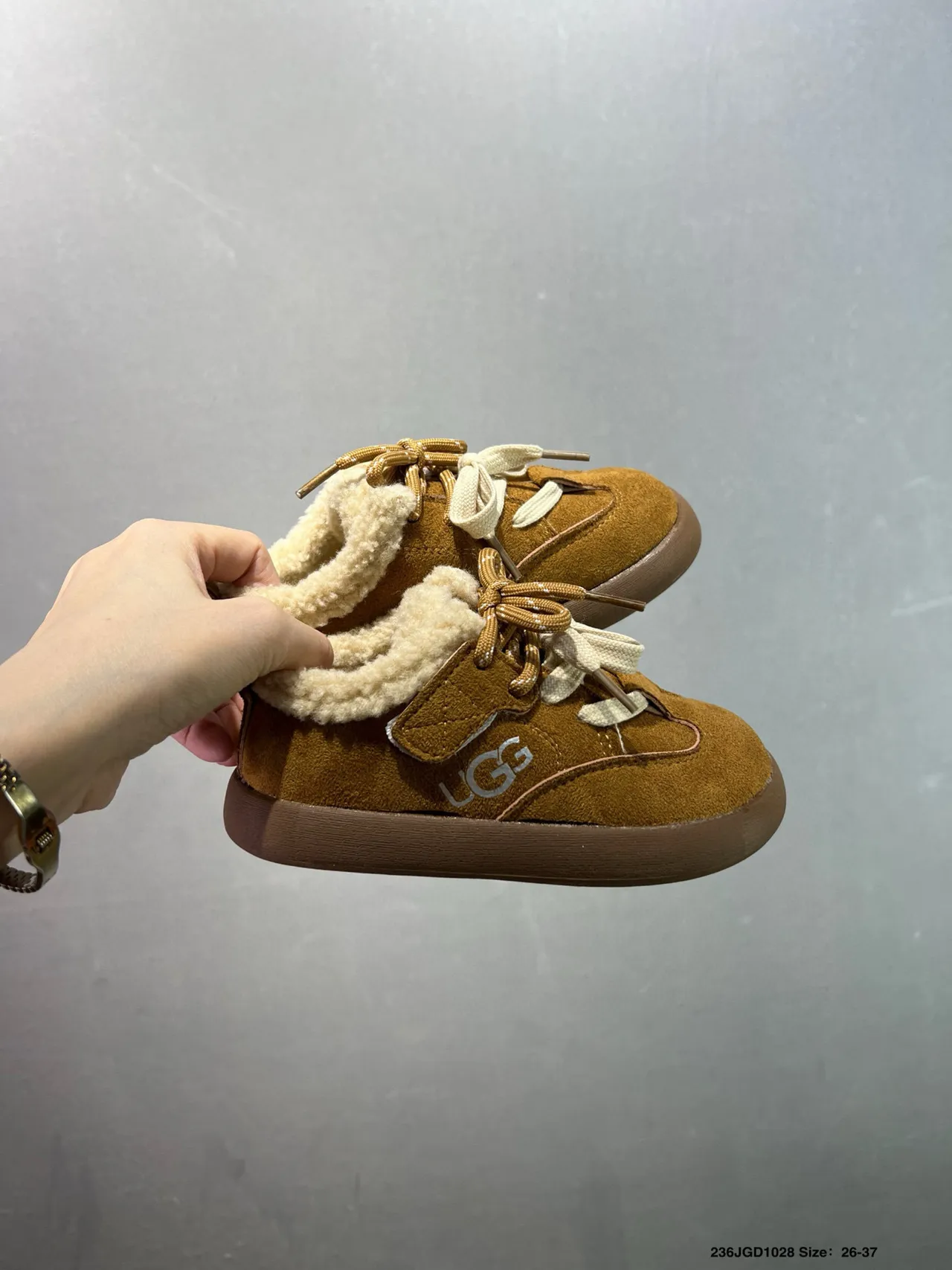 UGG 棕米色羊毛衬里麂皮鞋面乐福鞋 8