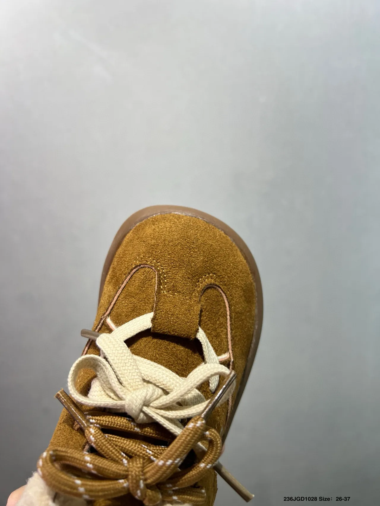 UGG 棕米色羊毛衬里麂皮鞋面乐福鞋 11