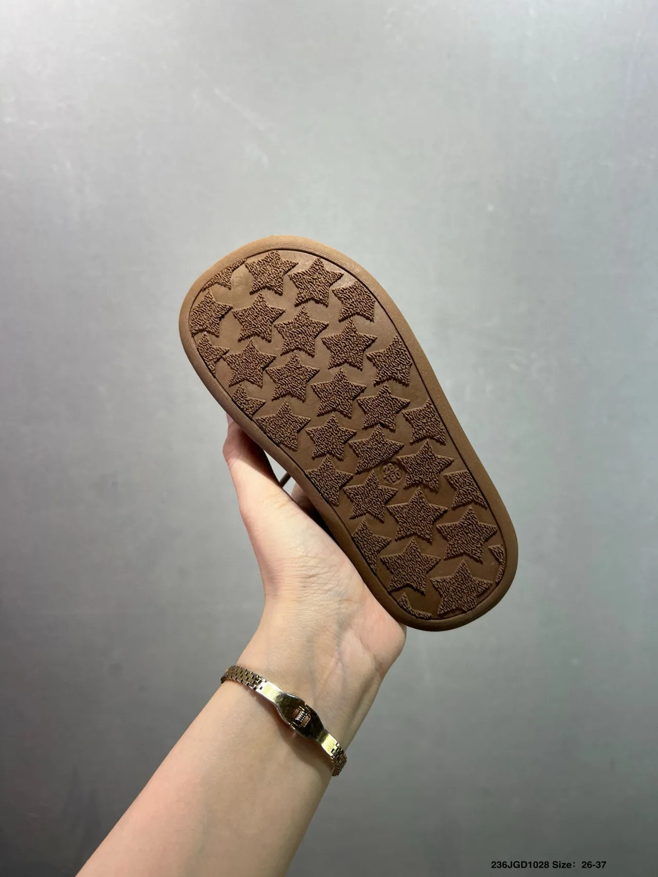 UGG 棕米色羊毛衬里麂皮鞋面乐福鞋 13