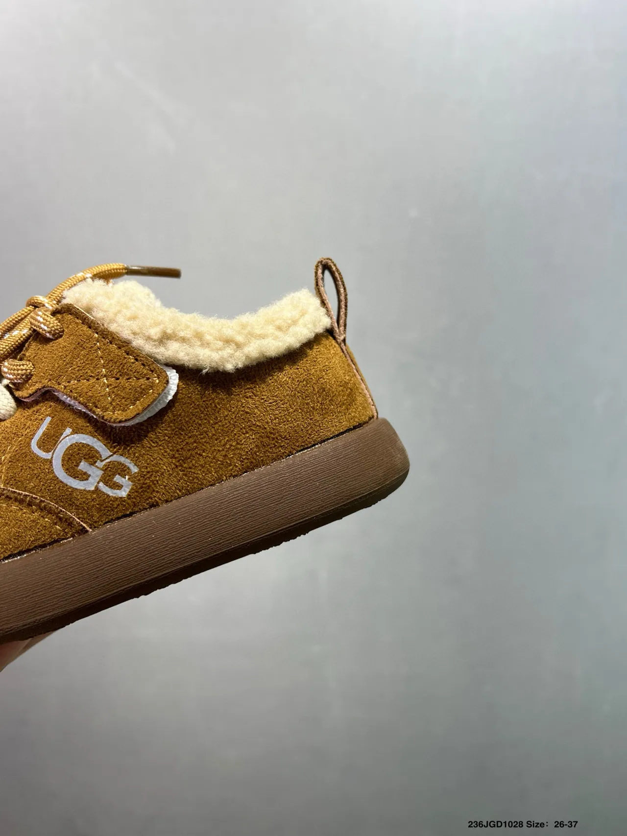 UGG 棕米色羊毛衬里麂皮鞋面乐福鞋 14
