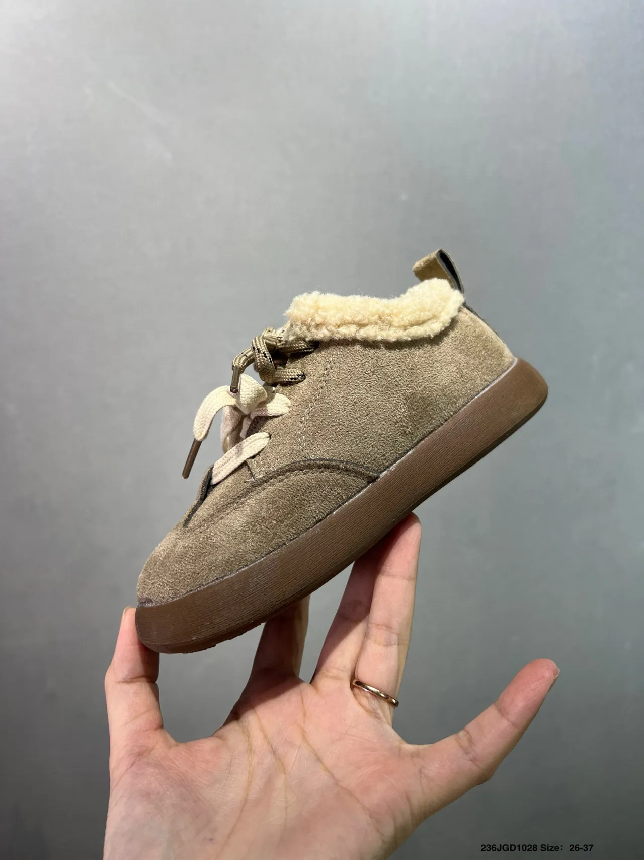 UGG 棕米色羊毛衬里麂皮鞋面乐福鞋 17