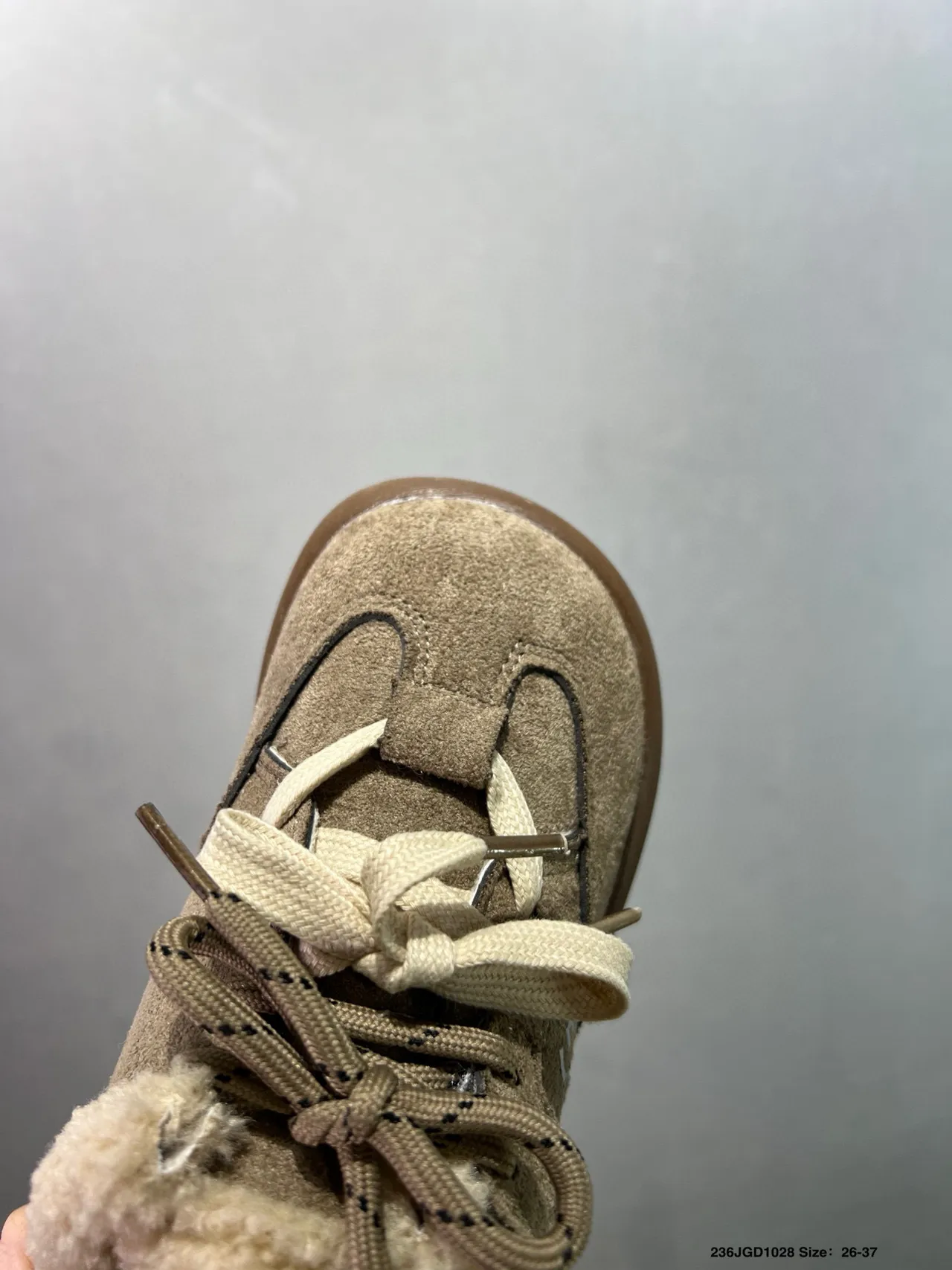 UGG 棕米色羊毛衬里麂皮鞋面乐福鞋 18