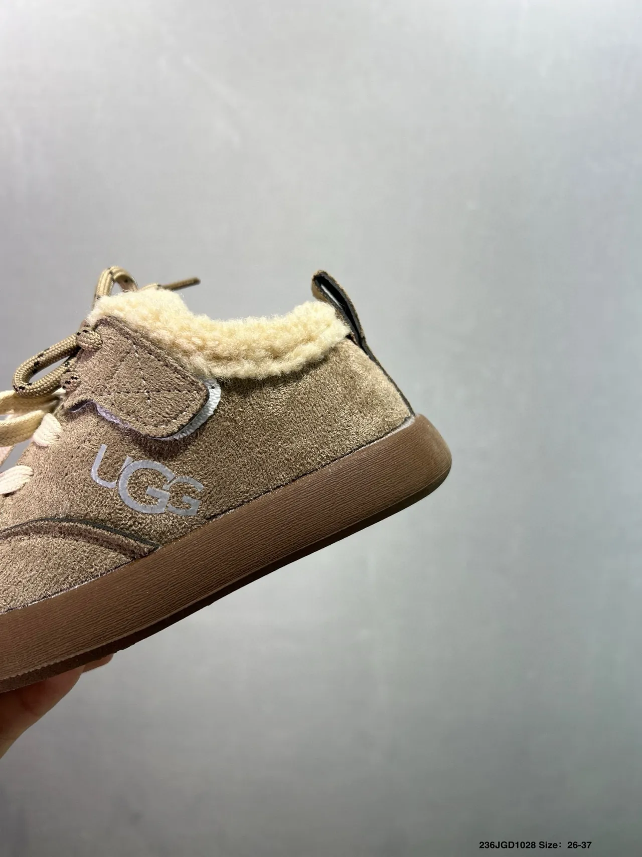 UGG 棕米色羊毛衬里麂皮鞋面乐福鞋 19