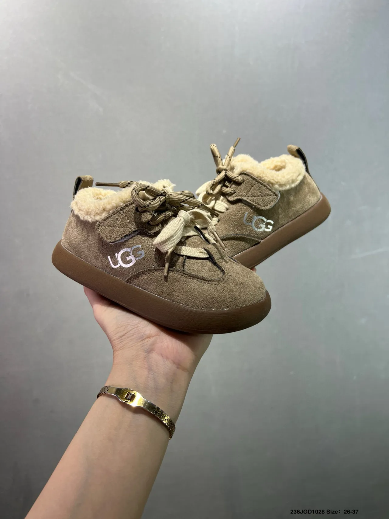UGG 棕米色羊毛衬里麂皮鞋面乐福鞋 22