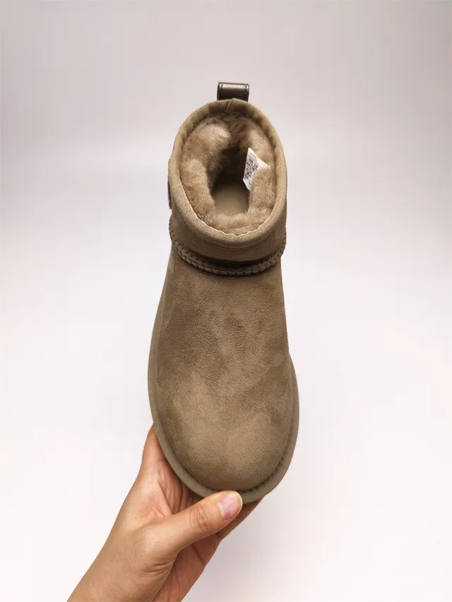 UGG 棕黑麂皮面 羊毛衬里 护脚 雪靴 2