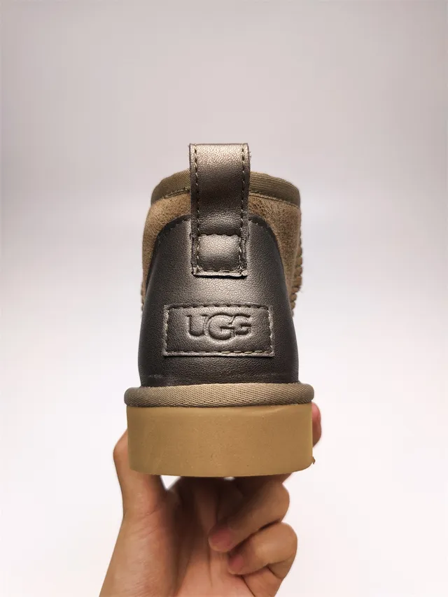 UGG 棕黑麂皮面 羊毛衬里 护脚 雪靴 4
