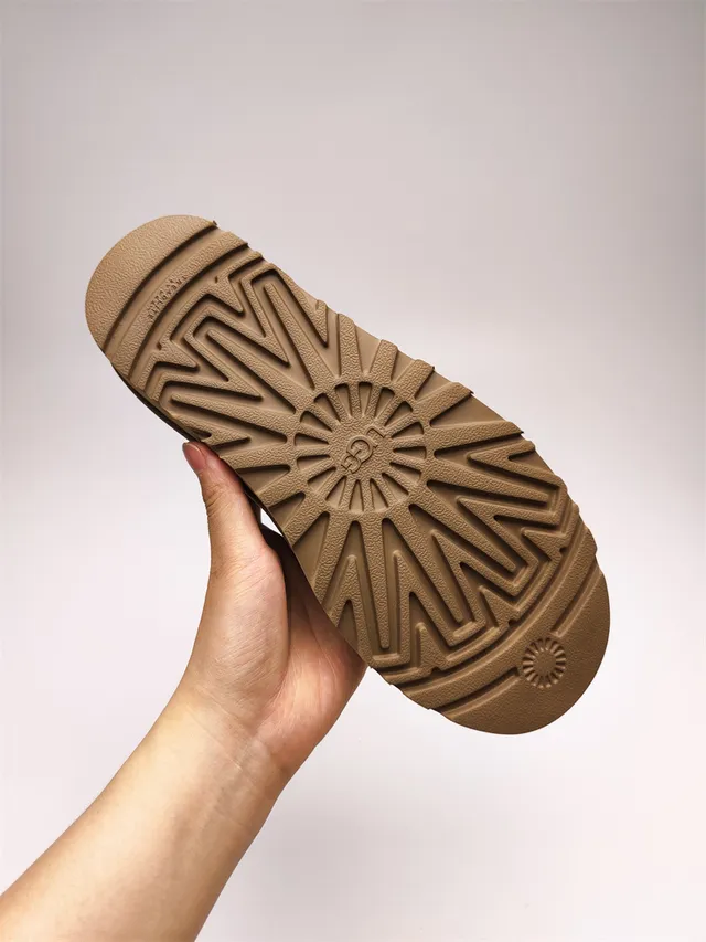 UGG 棕黑麂皮面 羊毛衬里 护脚 雪靴 6