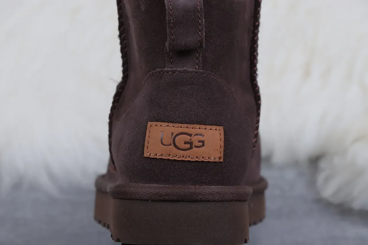 UGG ब्राउन ब्लैक सूड ऊपरी शियरलिंग लाइन स्नो बूट 7