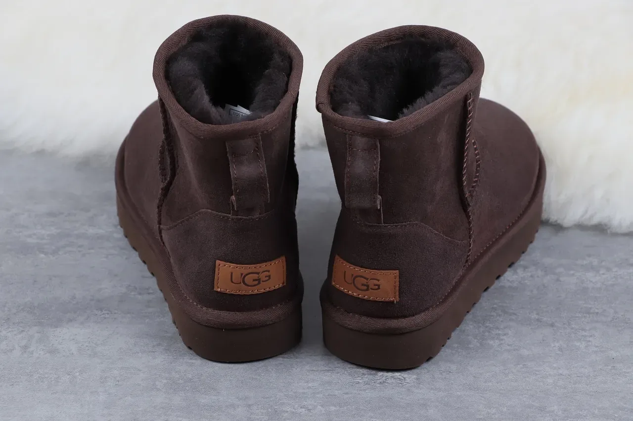 UGG ब्राउन ब्लैक सूड ऊपरी शियरलिंग लाइन स्नो बूट 8
