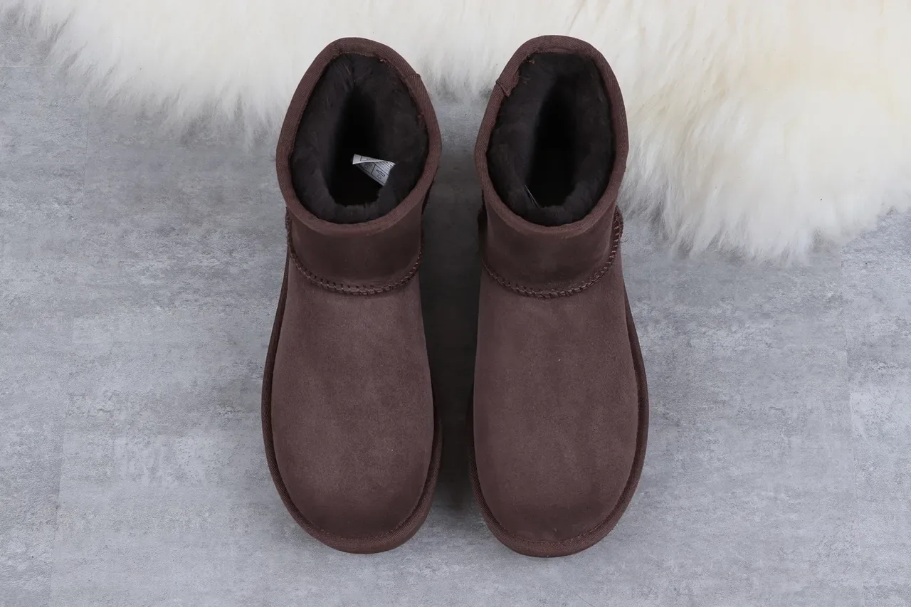 UGG ब्राउन ब्लैक सूड ऊपरी शियरलिंग लाइन स्नो बूट 9