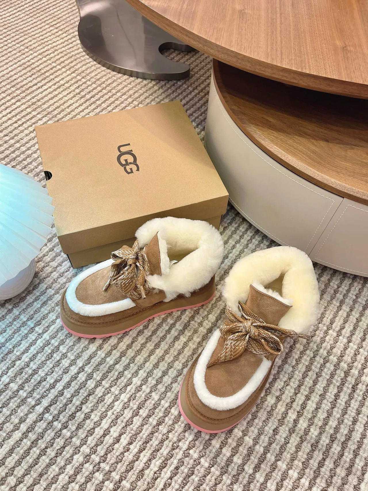 UGG 棕粉色平台鞋底羊毛内里雪靴 4