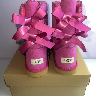 UGG Classic Mini Bow 粉色雪靴