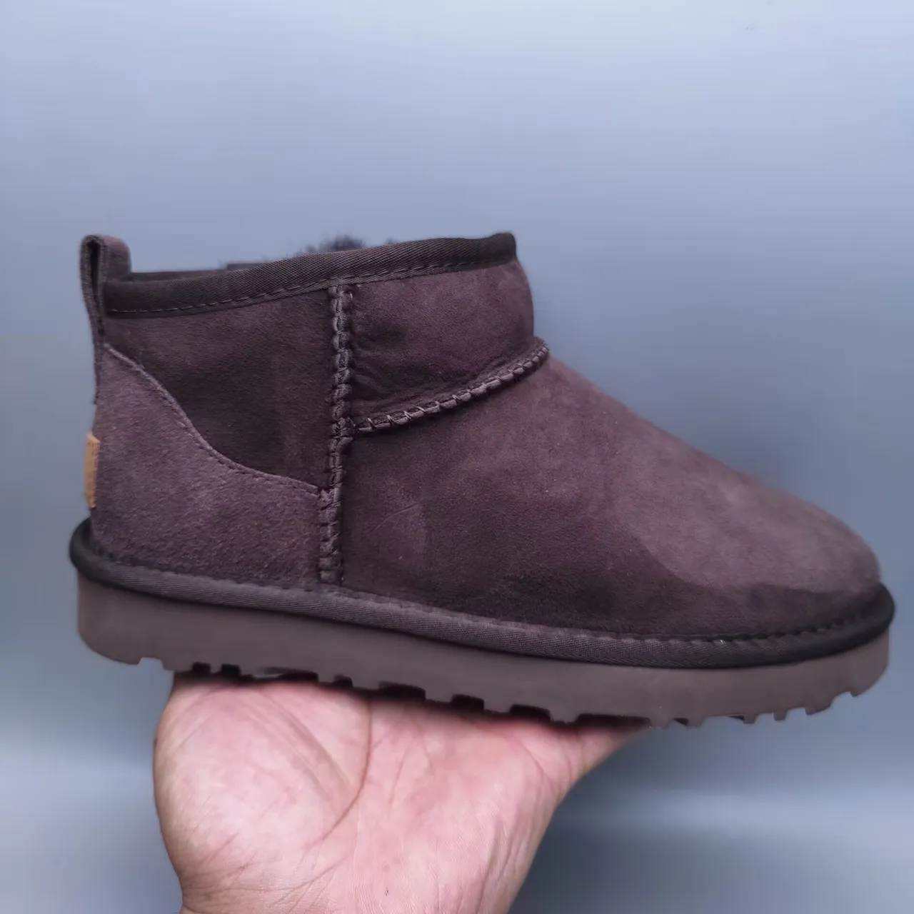UGG Classic Mini বাদামী সুয়েড শিয়ারলিং লাইন্ড স্নো বুটস 3
