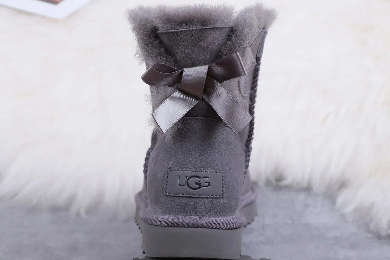 UGG Classic Mini 炭灰羊毛内里雪靴 5