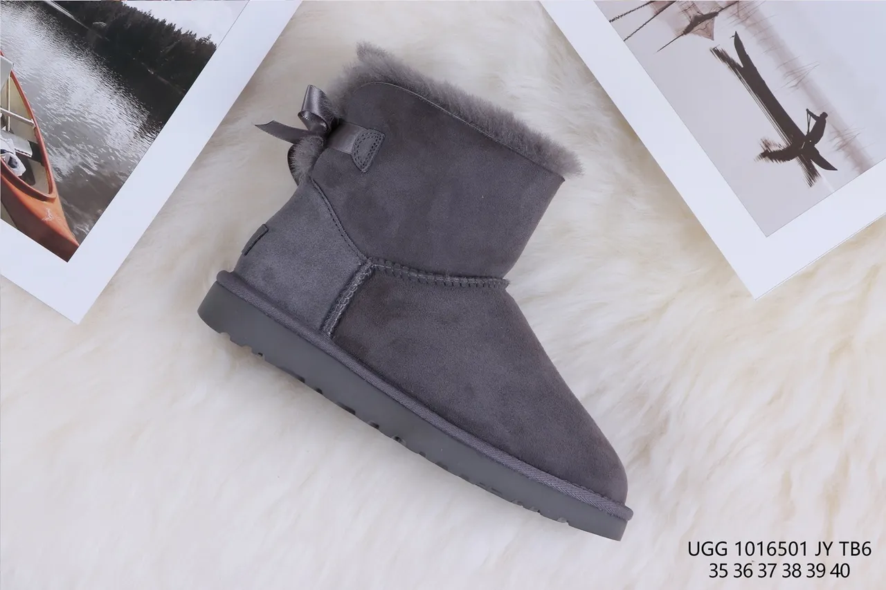 UGG Classic Mini 炭灰羊毛内里雪靴 6