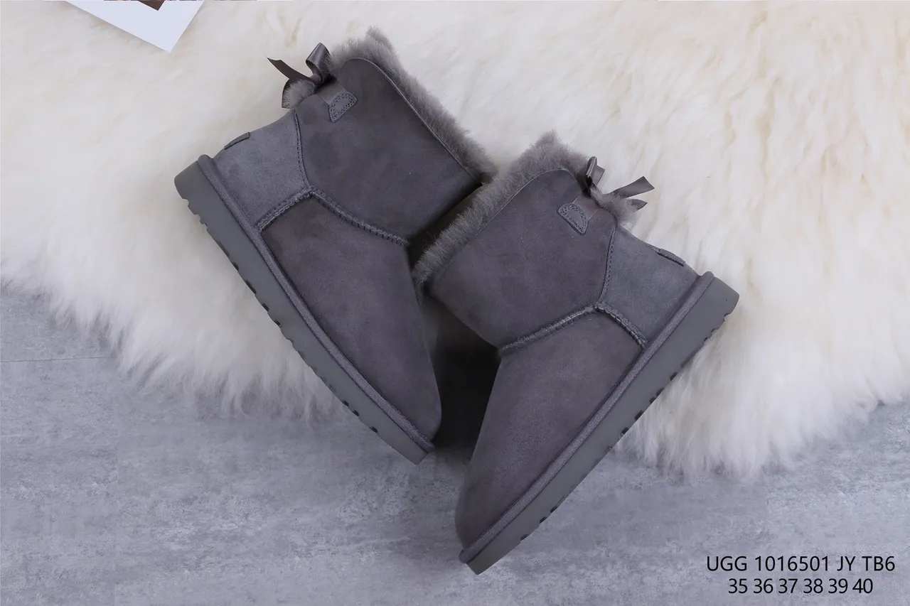 UGG Classic Mini 炭灰羊毛内里雪靴 7